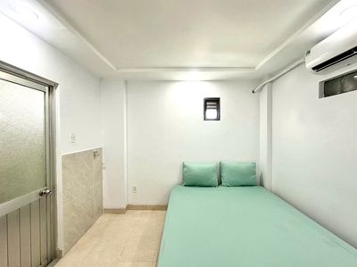 High school suites, low-level lotte mart, near the University of Honor.