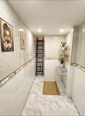 Rent a one-story apartment, one-story massage fit for a man.