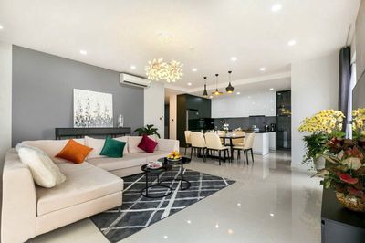 Rent 3 bedrooms 188 m. 2/2/4/3 o'clock