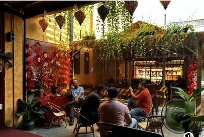 Renting coffeehouses around the corner is a very nice Trần Văn Đang, District Three!