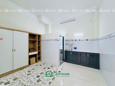 Close to a free commercial college. A full studio.