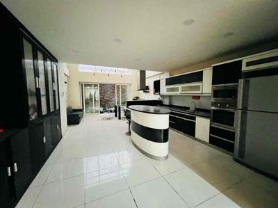 Rent a south-town 7th, 6th bedroom plus 5 toilets 45 million a month.