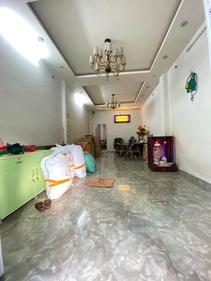 8 meters, 3 floors, 4 x 18 meters, car to door, Lạc Long Quân
