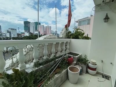 28 million four bedrooms, Bến Vân Đồn cash, full interior, big bandy.
