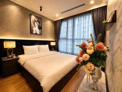 It's a rare beauty. A The Sun Avenue bedroom.