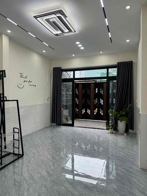 Hẻm 1050 Quang Trung Front House 4 x 201 TREE2 floors