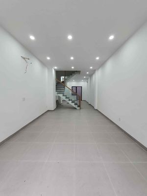 Car alleys, nice prices, three bedrooms, three stories.