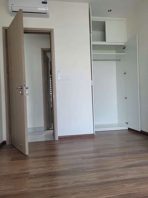 share a brand new room, comfortable enough, reasonable price