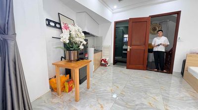 Rent a balcony studio right into Nguyễn Trãi, port, District 1.