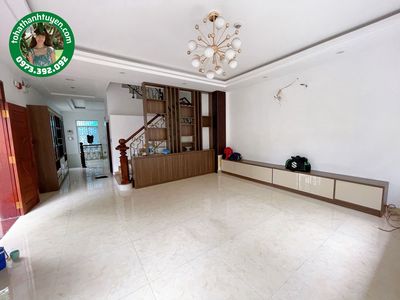 Five bedrooms, five toilets, empty houses, right now.