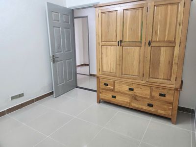 Rent an apartment in Era Town District 7. 97 meters two, three bedrooms, interior. It's only nine million a month.