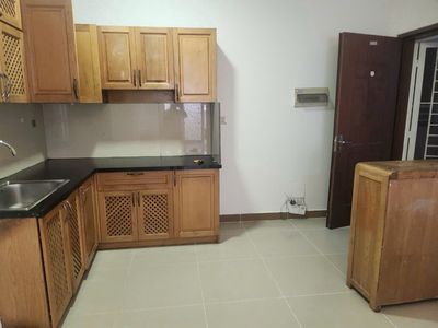 Rent an apartment in Era Town District 7. 97 meters two, three bedrooms, interior. It's only nine million a month.