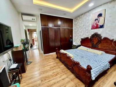 Renting a nice 100-foot-a-half-long apartment, 25 million ath.