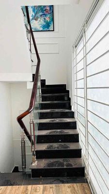 3th floor Sleep 8 x5 Lê Hồng Phong. Close to cash.