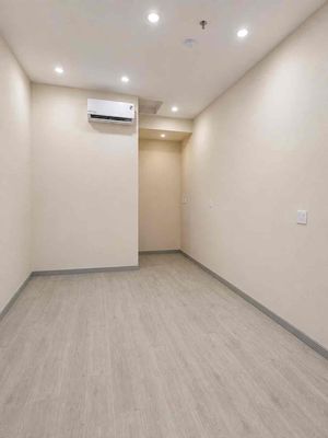 Tell Zhang the apartment is full of furniture from A to z like Lê Văn Lương.
