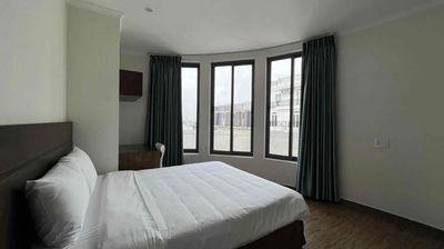 Thảo Điền, District 2 rents a high-end service apartment. 1st balcony bedroom, full interior.
