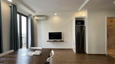 Thảo Điền, District 2 rents a high-end service apartment. 1st balcony bedroom, full interior.