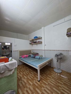 Rent a four-yard cash room - private toilet, timeout.