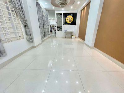 M. Six X24, one floor two, one floor, four bedrooms, four toilets.