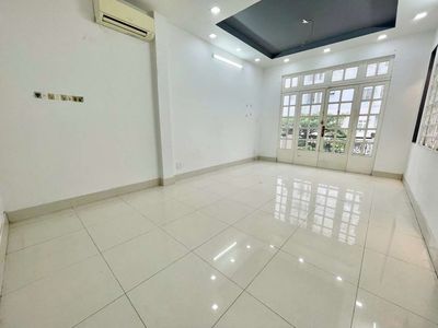 M. Six X24, one floor two, one floor, four bedrooms, four toilets.