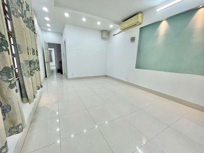 M. Six X24, one floor two, one floor, four bedrooms, four toilets.
