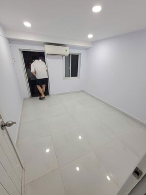 A Trần Minh Quyền house, three bedrooms, three beautiful new bathrooms with 12 million air conditioning.