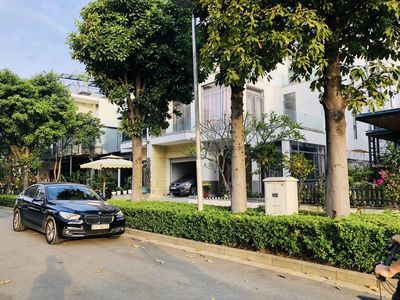 Rent five Lucasta villas near Liên Phường, Mr. T-minus 200 meters.