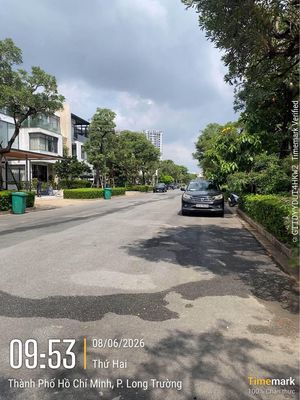 Rent five Lucasta villas near Liên Phường, Mr. T-minus 200 meters.