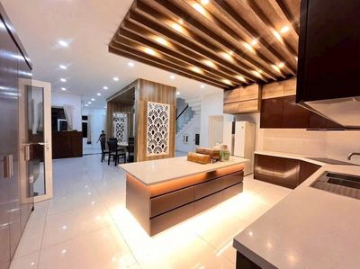 Rent the house of the Fire Name house, in front of AKM Mall, 12 x 20,3 floors, 5 bedrooms.