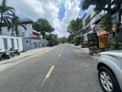 Rent the villa Tên Lửa, Bình Tân, 10 x25 meters, 3 stories, 5 rooms