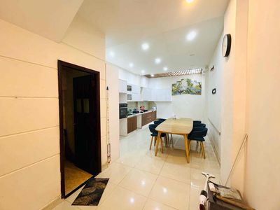 For renting nice 4 x 20 meters, 4 upper east floor next to Amunet Marks District 7
