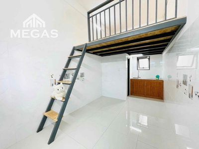Rooms with guards, open windows, good prices.