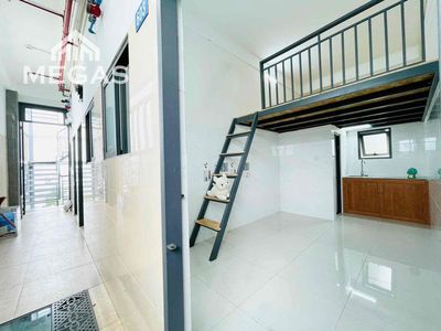 Rooms with guards, open windows, good prices.