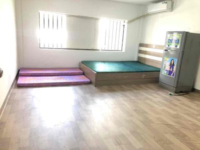 Super wide, super cheap, super-beautiful interior room.