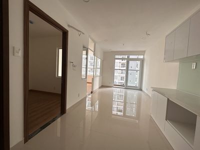 Rent two bedrooms. One bathroom. 54 meters. Eight million. There's a air-cold 9 million hot water.