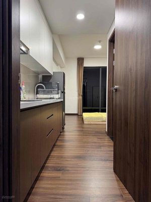 Rent the apartment a bedroom, Full interior. The price is 3.5 million a month.