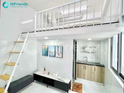 It's a super-beautiful white tone near Bến Xe Quận 8, the elevator of the car.