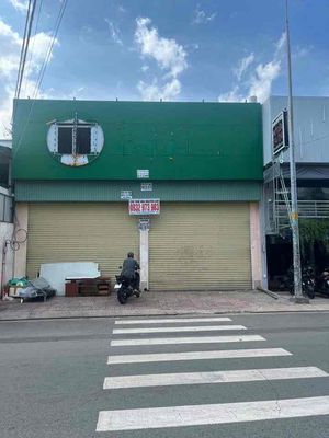 A businessman of 9 x 45 m level 4 Chợ Lớn District 6 is 100 million a month