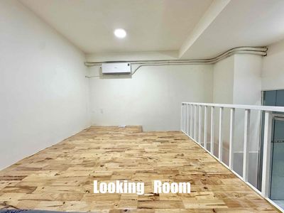 A 40-mm kitchen suite -- college donor -- full interior.