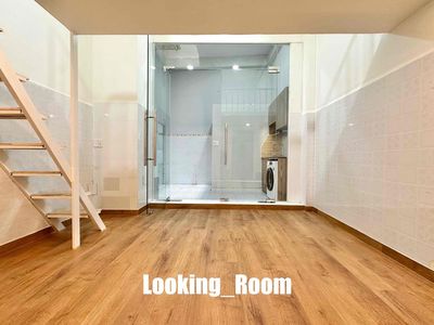 A 40-mm kitchen suite -- college donor -- full interior.