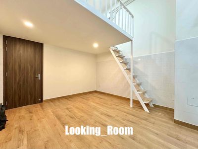 A 40-mm kitchen suite -- college donor -- full interior.