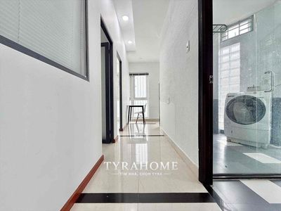 2 Ph.S.E. 2f. - Full House - Large Window - Private Wash