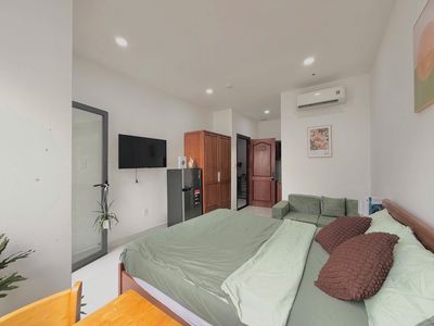 The comfort zone - the studio full of elevator furniture - near the airport