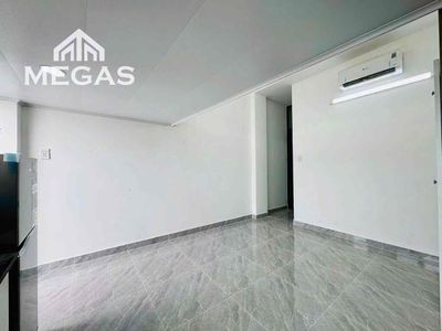 The empty room is renting C student's fee to Chinese Light Software