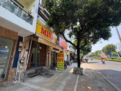 renting a Lạc Long Quân cash house