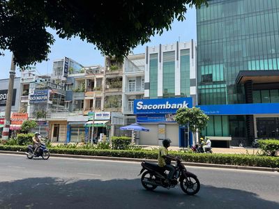 renting a Lạc Long Quân cash house