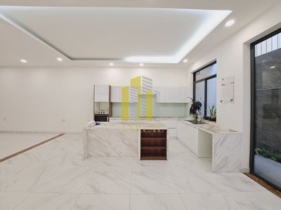 Renting the modern An Phú villa - 39 million worth of furniture.