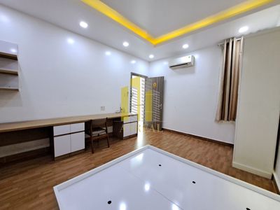 Renting the modern An Phú villa - 39 million worth of furniture.