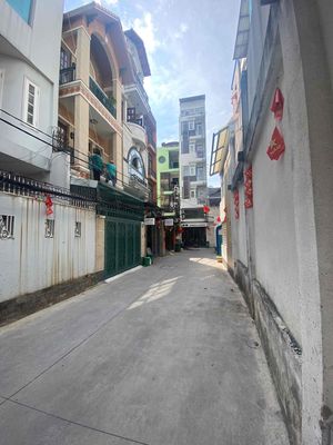 Rent a Clique near the Lim Tower building.