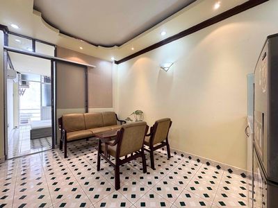 Rent the apartment. A balcony bedroom. 40 M2 right here. Opening district three.